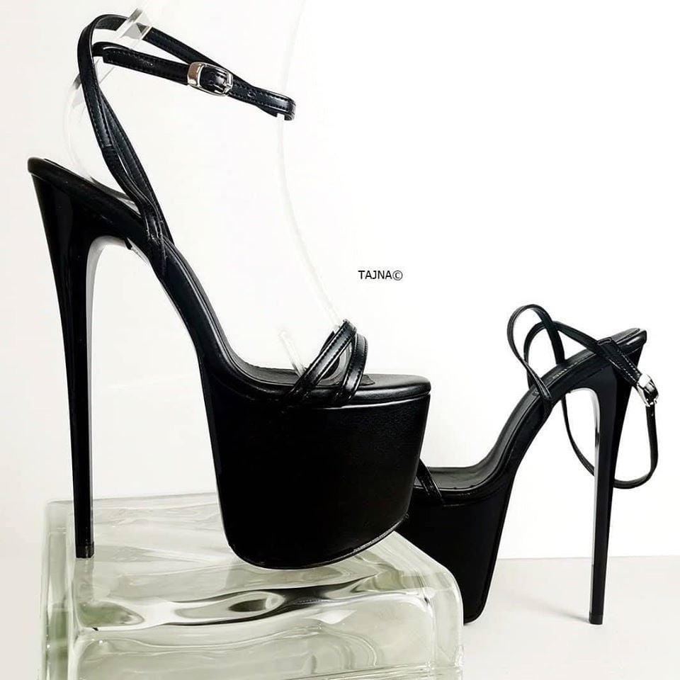 Piedi &amp; scarpe in vendita #97638494