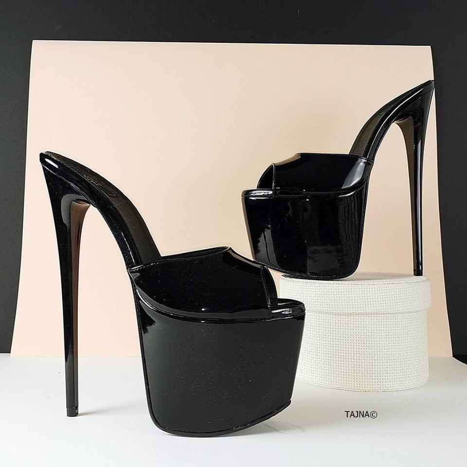 Piedi &amp; scarpe in vendita #97638496
