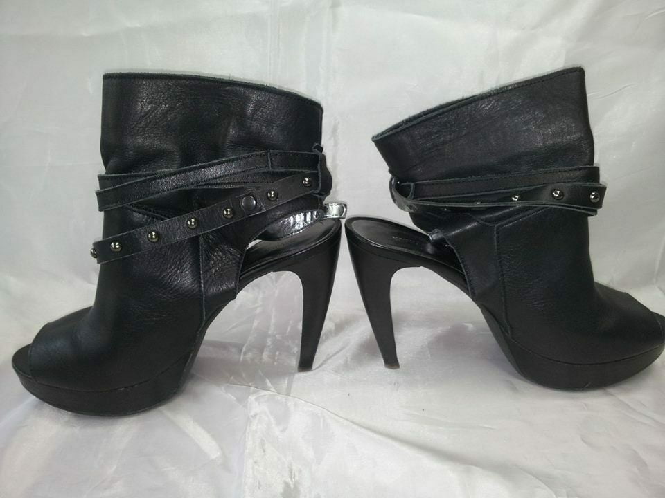 Piedi &amp; scarpe in vendita #97638577
