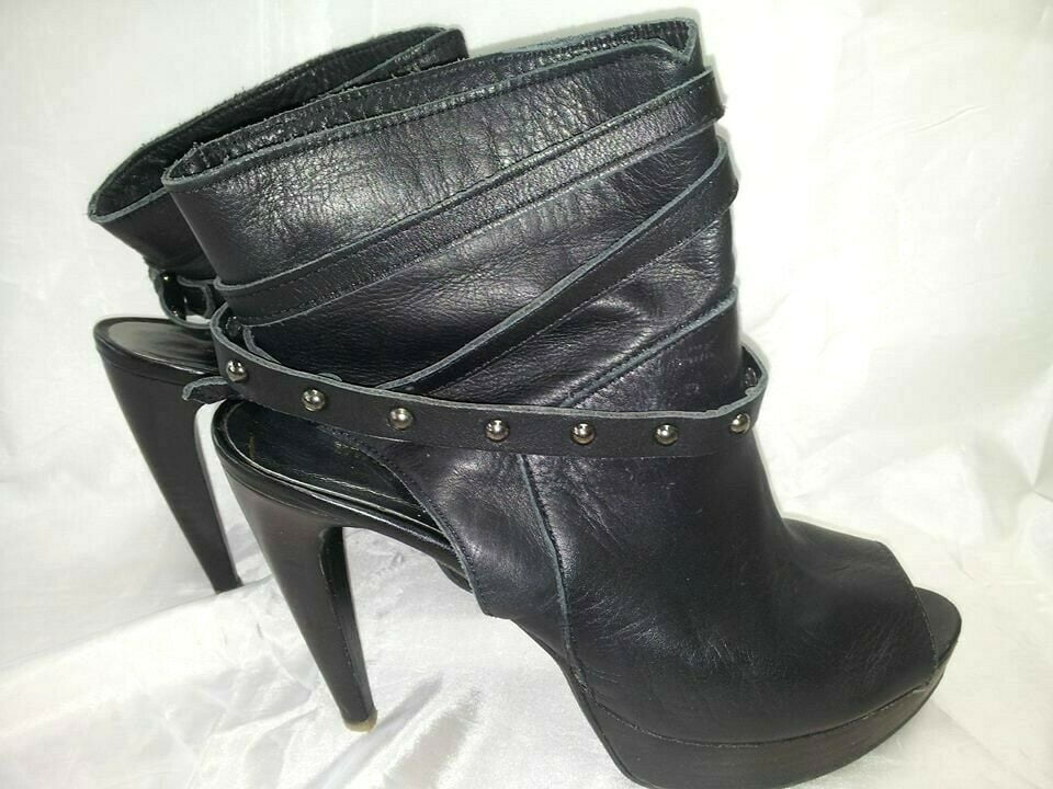 Piedi &amp; scarpe in vendita #97638586