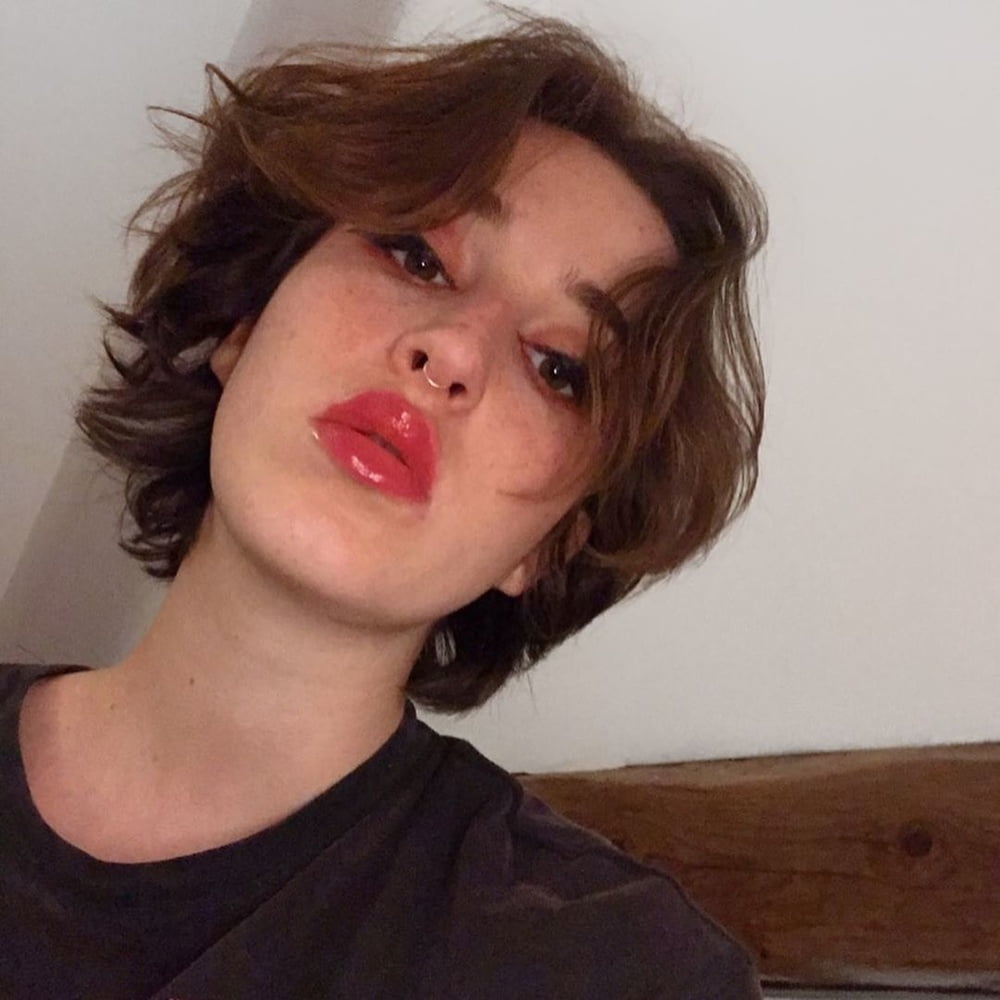 Feministe francaise s'exhibe sur insta
 #80356318