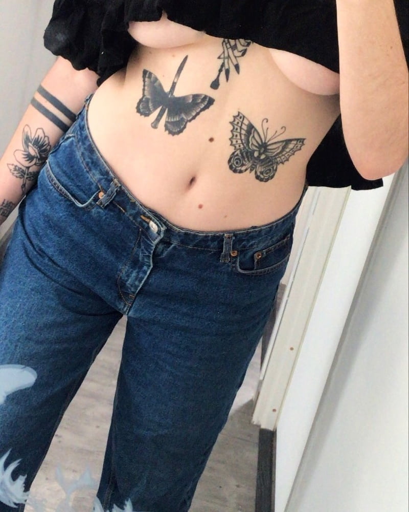 Feministe francaise s'exhibe sur insta
 #80356332