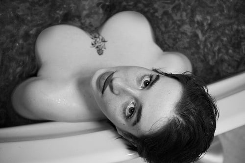 Feministe francaise s'exhibe sur insta
 #80356363