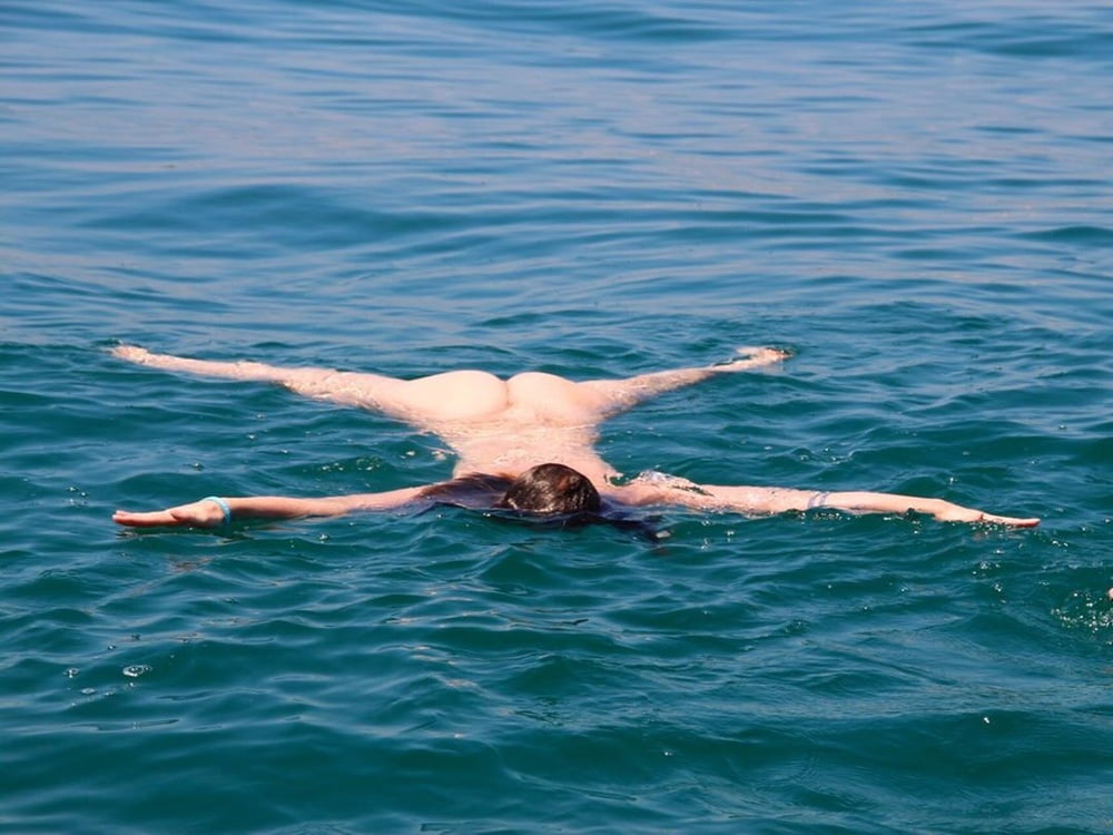 Feministe francaise s'exhibe sur insta
 #80356380