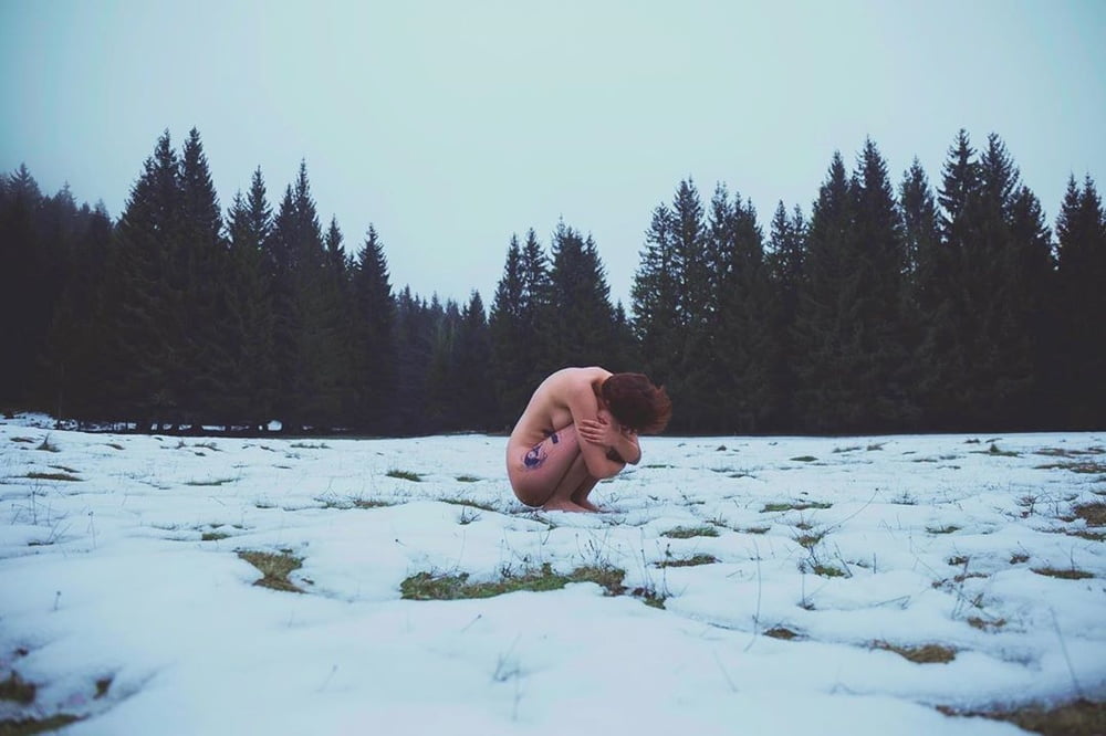 Feministe francaise s'exhibe sur insta
 #80356393