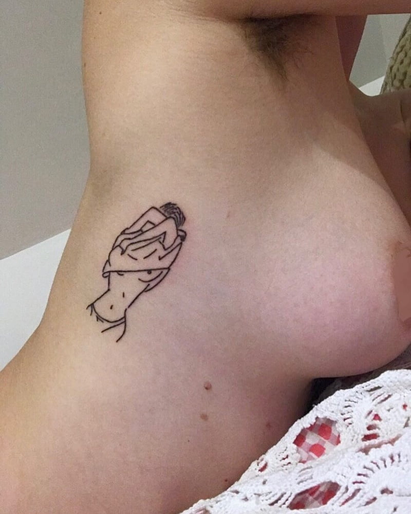 Feministe francaise s'exhibe sur insta
 #80356429