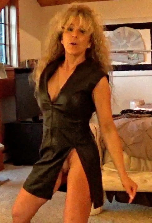MILF playing without hubby knowing #101367737