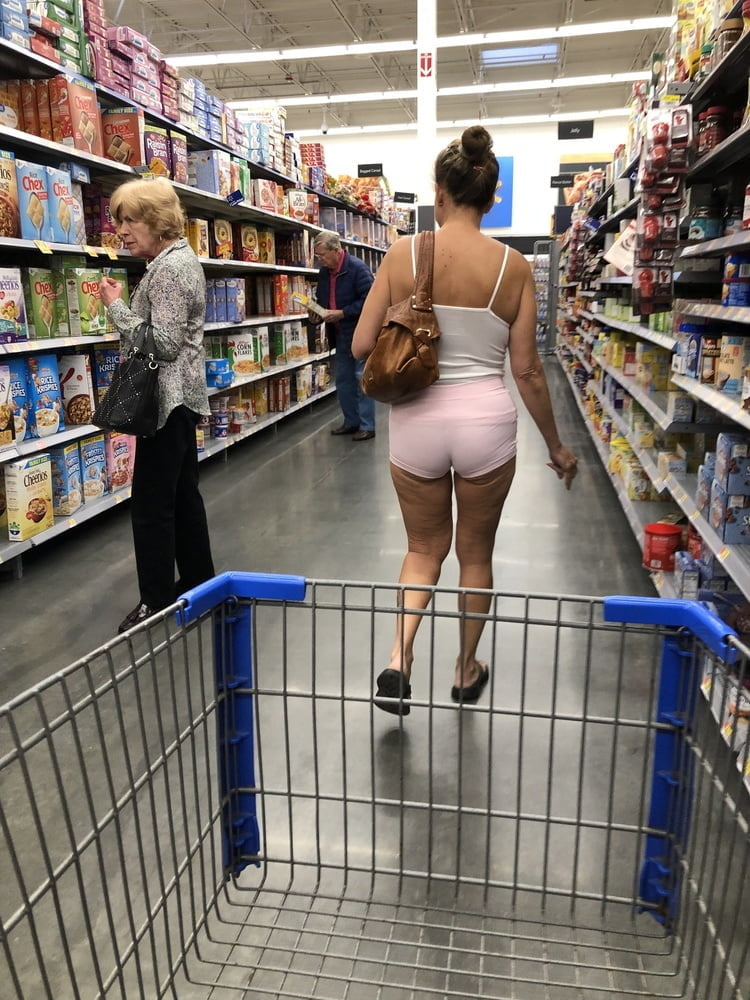 Leslie Walmart posing cellulite saggy tits long nipples #102547249