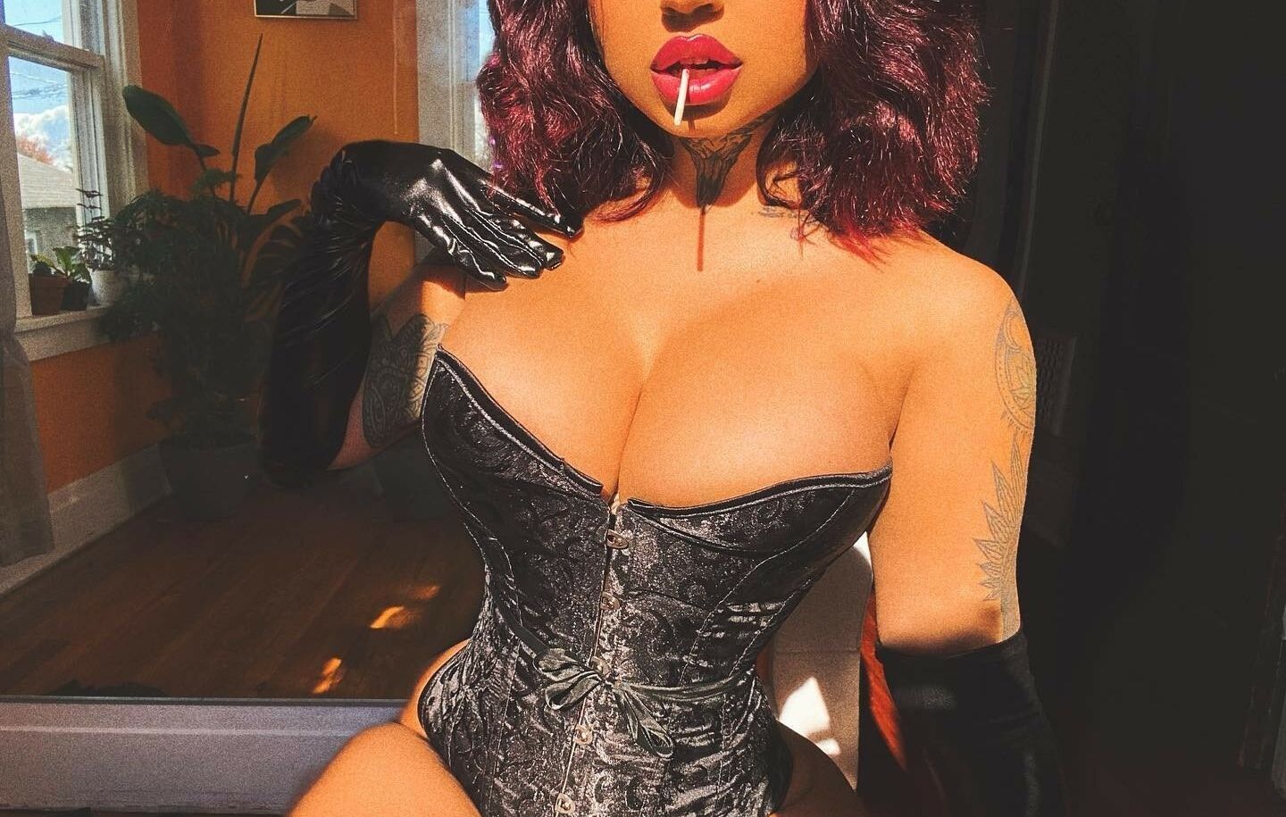 Lareinabruja desnuda #108057199