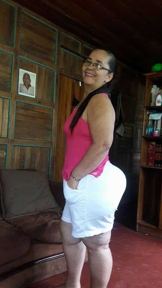 黒髪と青髪のゴルダ
 #105749575