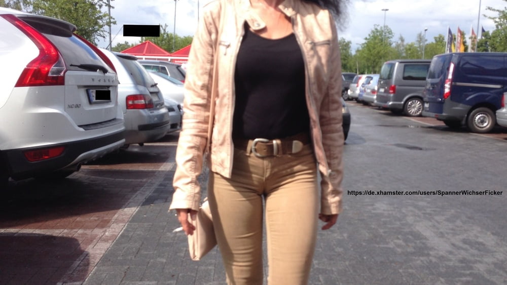 Fickarsch Parkplatz Bi Bitch Thigh gap Camel toe Cunt Candid #82386271