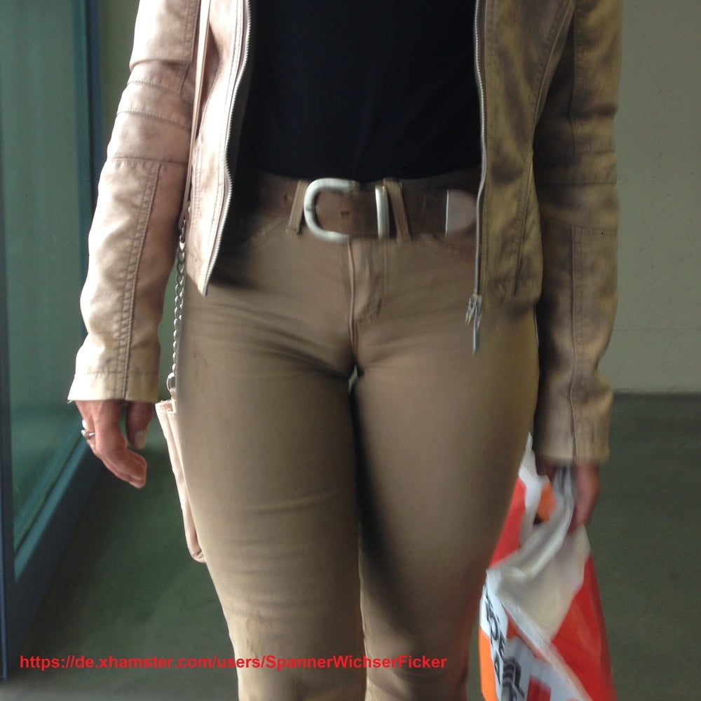 Fickarsch Parkplatz Bi Bitch Thigh gap Camel toe Cunt Candid #82386298