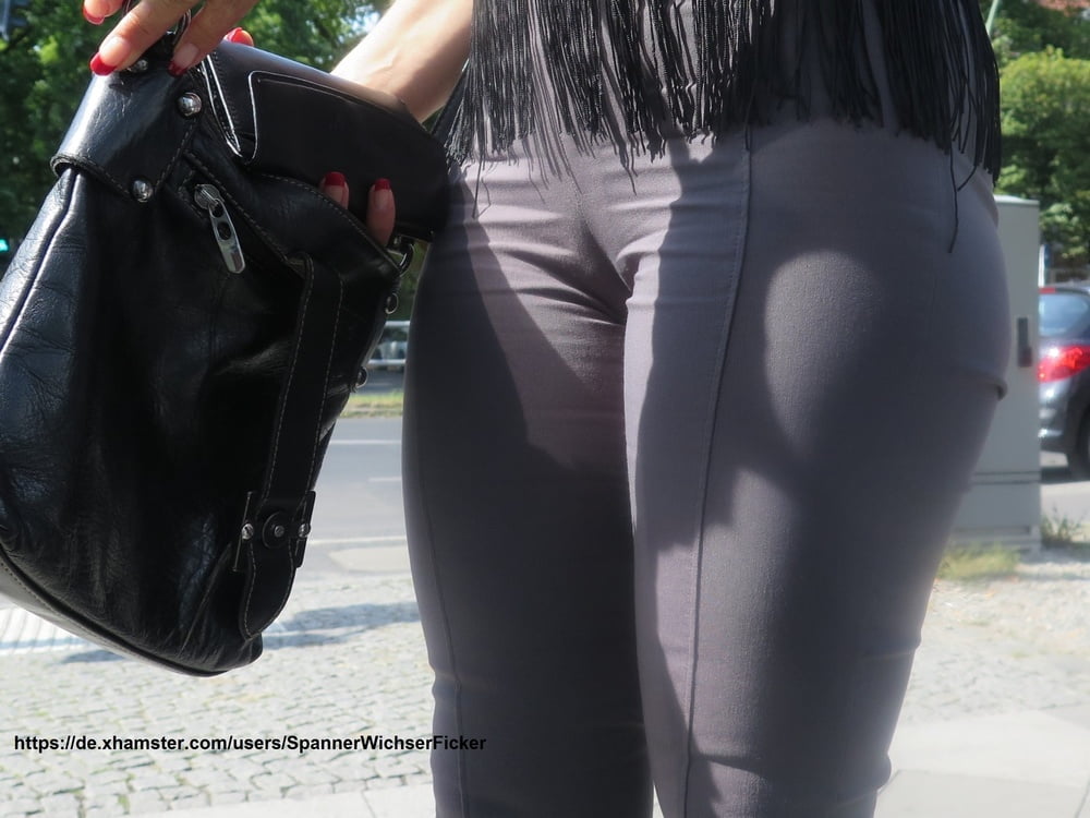 Fickarsch Parkplatz Bi Bitch Thigh gap Camel toe Cunt Candid #82386318