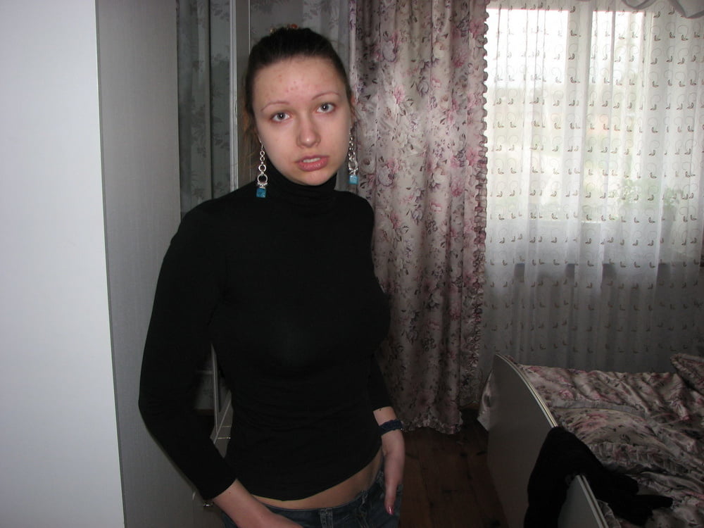Giovane sposa russa che fa foto sexy
 #93969113