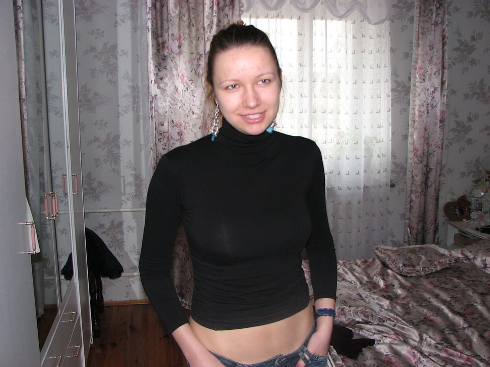 Giovane sposa russa che fa foto sexy
 #93969254