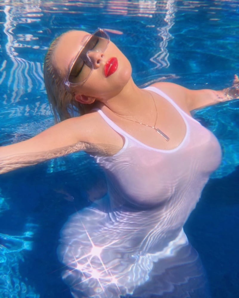 Sexy Christina Aguilera&#039;s Big MILF Boobs - IG Aug 10th #87519487