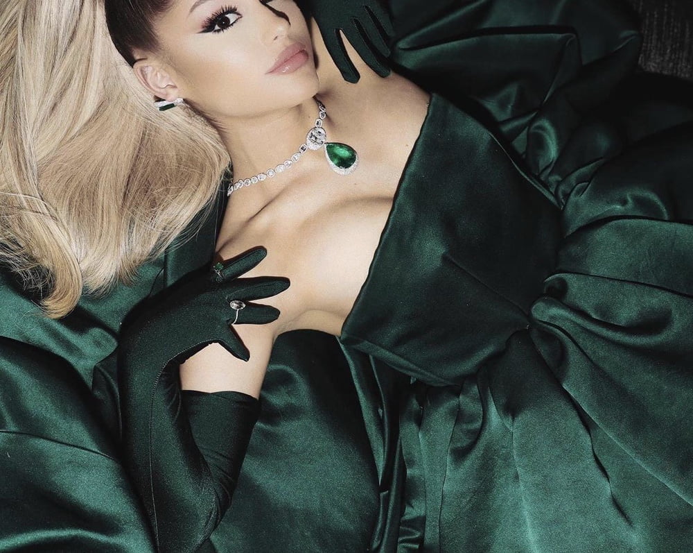 Ariana grande
 #96804965