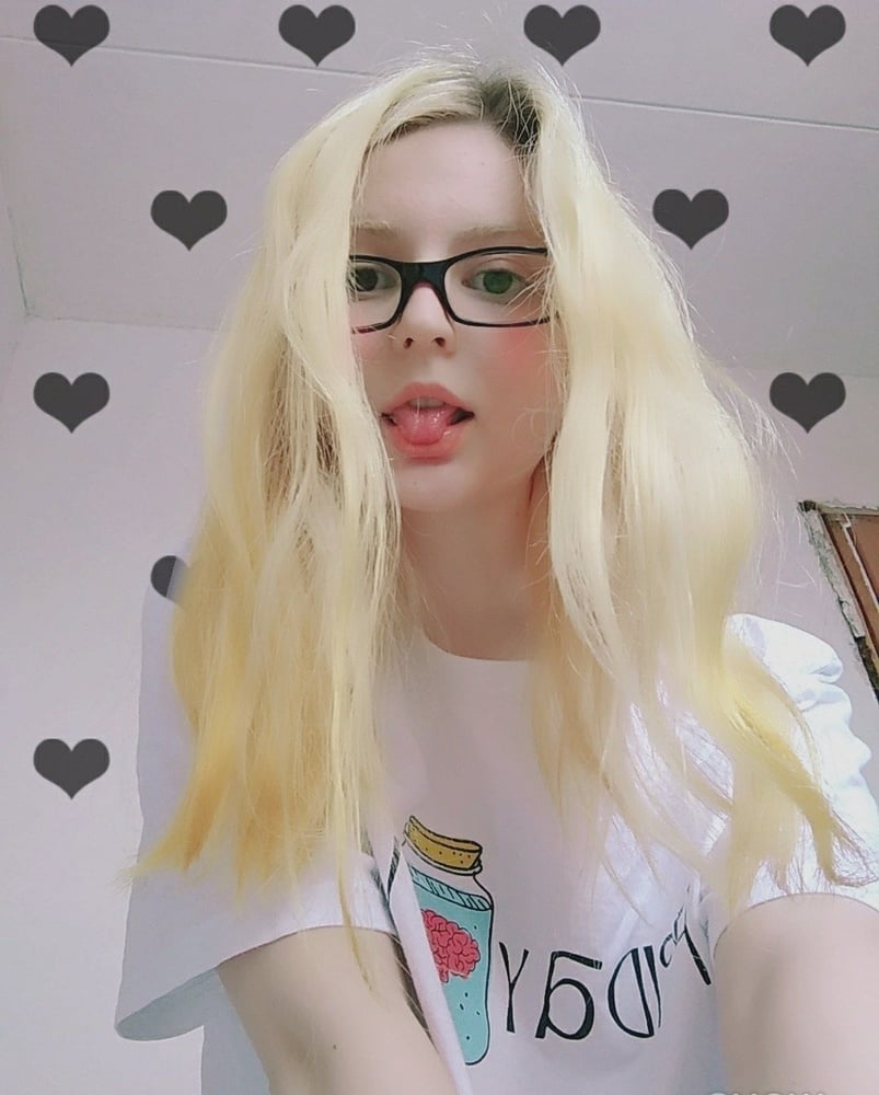 Pale blondie #104435001