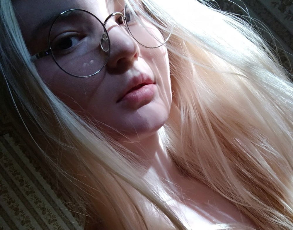 Pale blondie #104435415