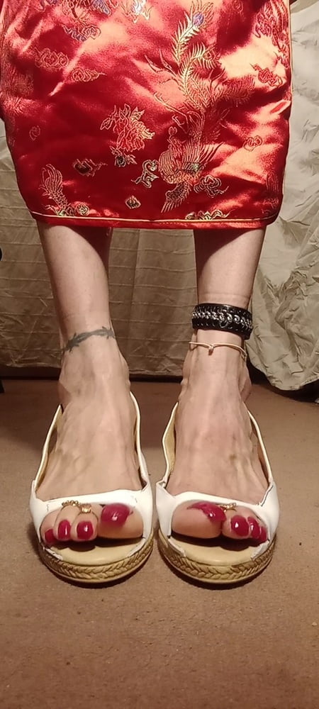 Asian ts sexy pies en sandalias, mulas, altos infiernos .
 #106829811