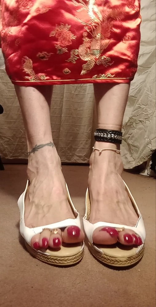 Asian ts sexy pies en sandalias, mulas, altos infiernos .
 #106829828