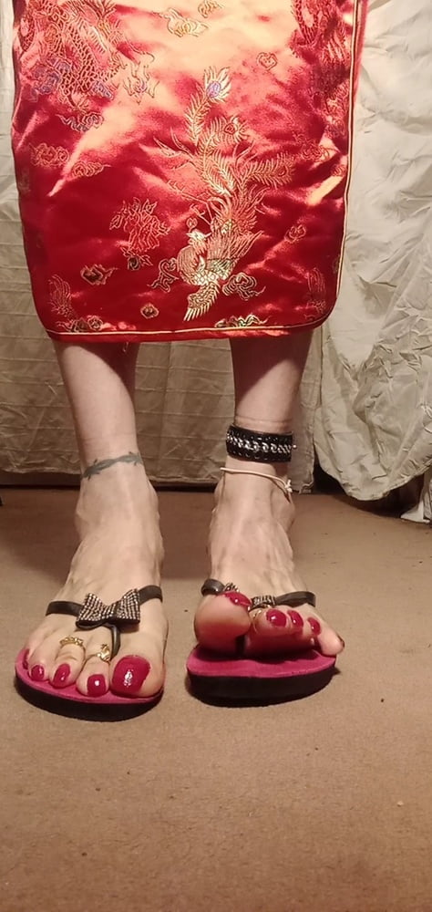 Asian ts sexy pies en sandalias, mulas, altos infiernos .
 #106829834