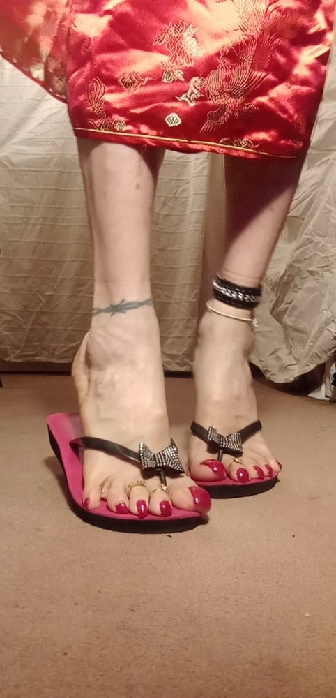 Asian ts sexy pies en sandalias, mulas, altos infiernos .
 #106829836