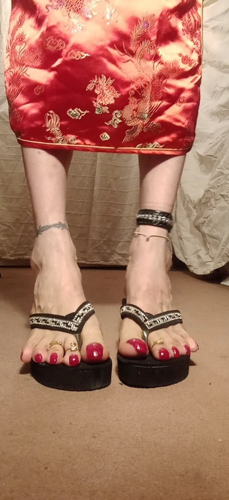 Asian ts sexy pies en sandalias, mulas, altos infiernos .
 #106829841