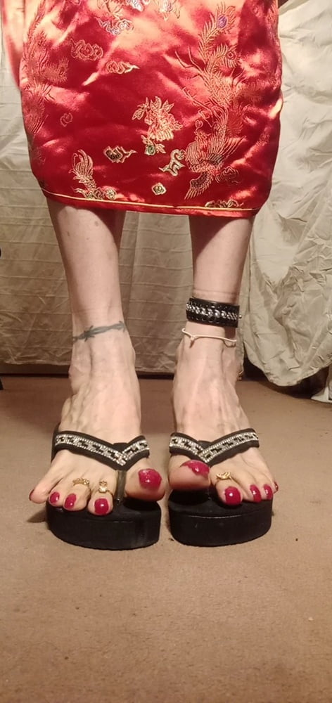 Asian ts sexy pies en sandalias, mulas, altos infiernos .
 #106829844
