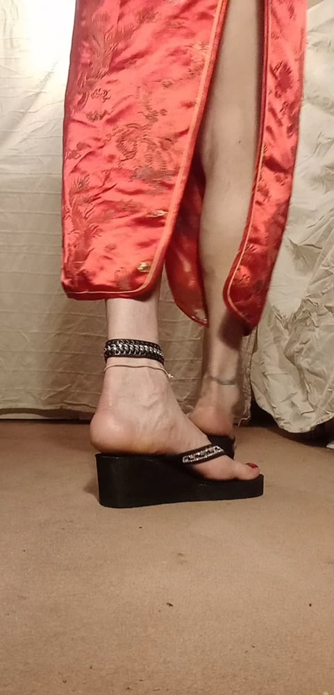 Asian ts sexy pies en sandalias, mulas, altos infiernos .
 #106829854