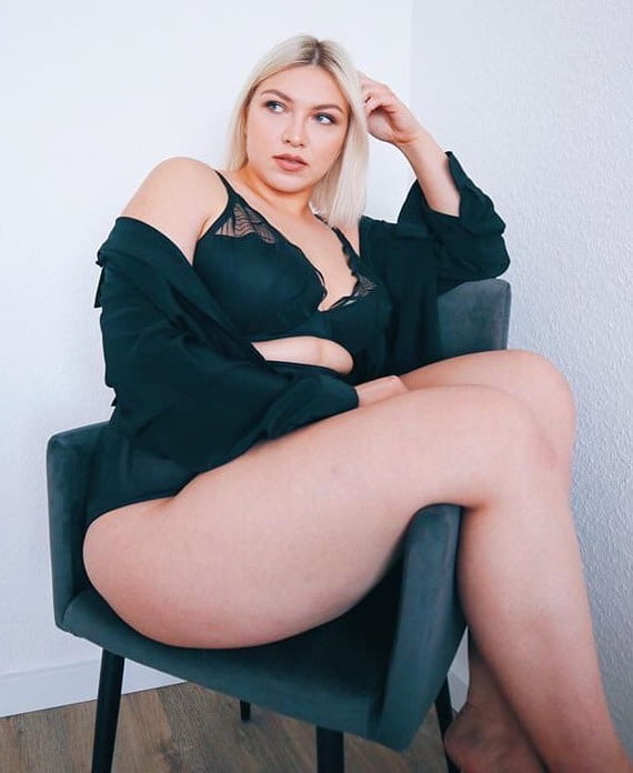 Full thighs in the mini 1545 #90068423