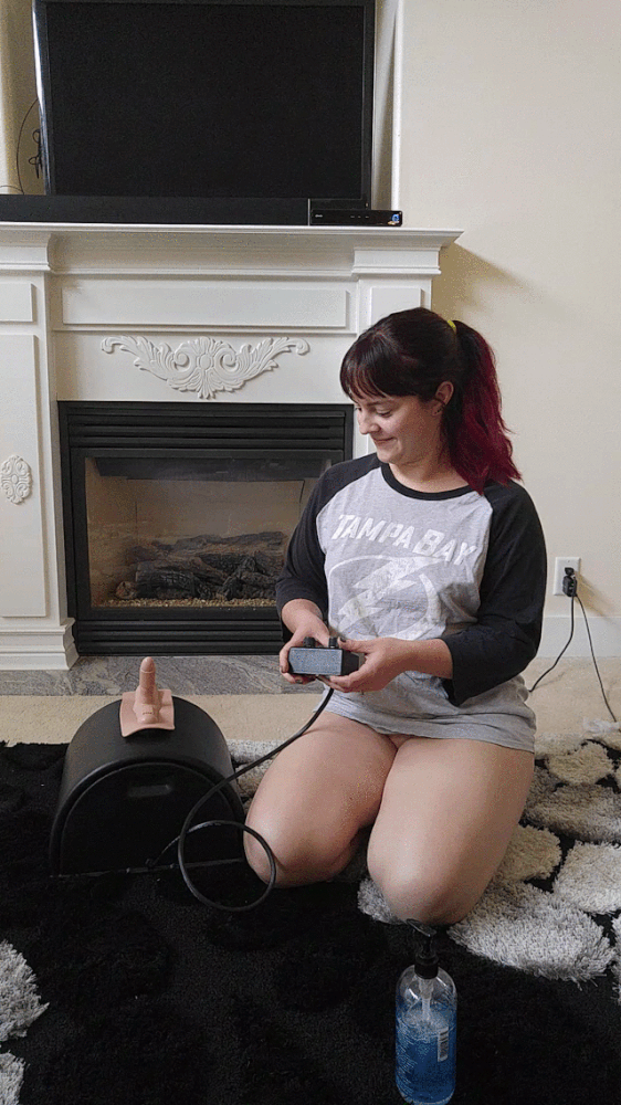 オモチャを掘るヒヨコ
 #96941869