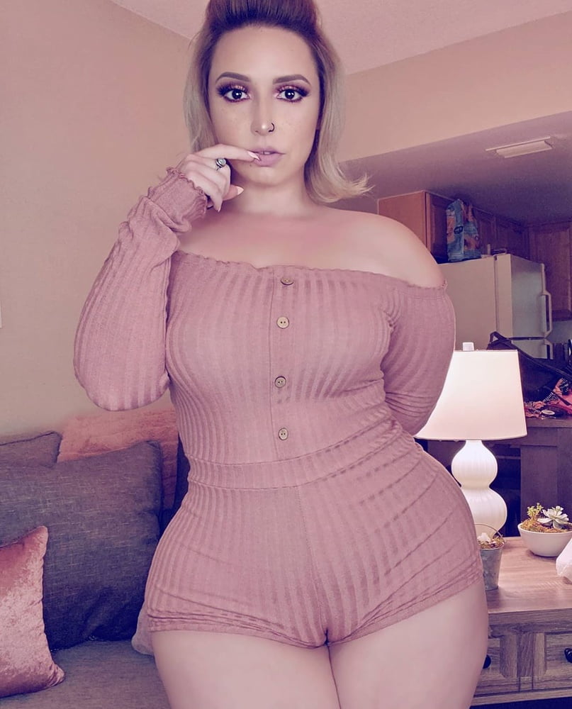 Busty curvy pawg donne mix
 #100402798