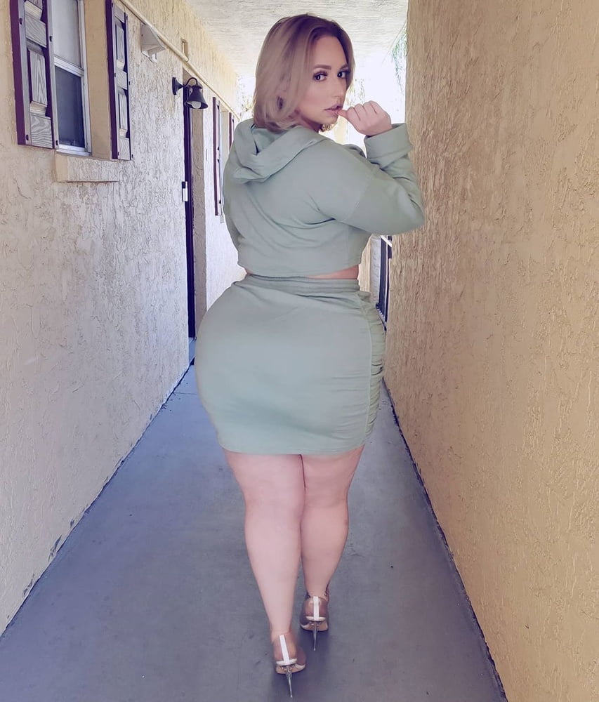 Busty curvy pawg donne mix
 #100402810