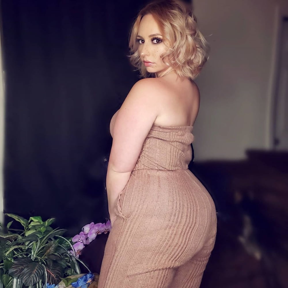 Busty curvy pawg donne mix
 #100402825