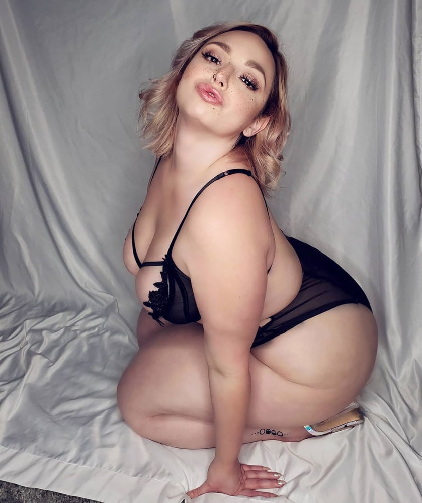 Busty curvy pawg donne mix
 #100402840