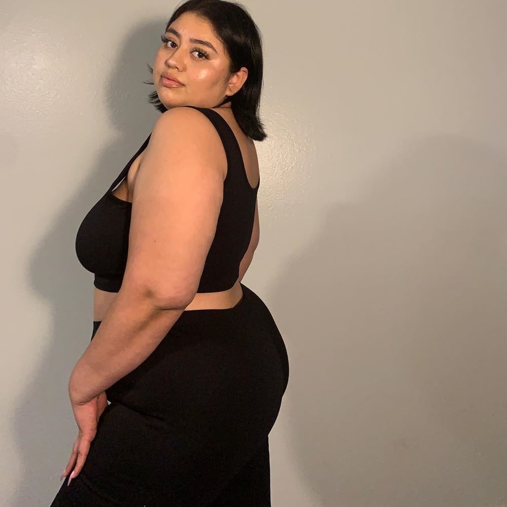 Busty curvy pawg donne mix
 #100402925