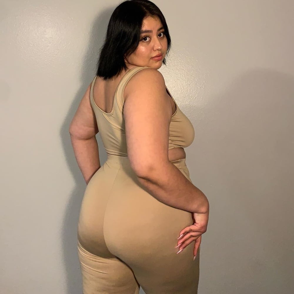 Busty curvy pawg donne mix
 #100402928