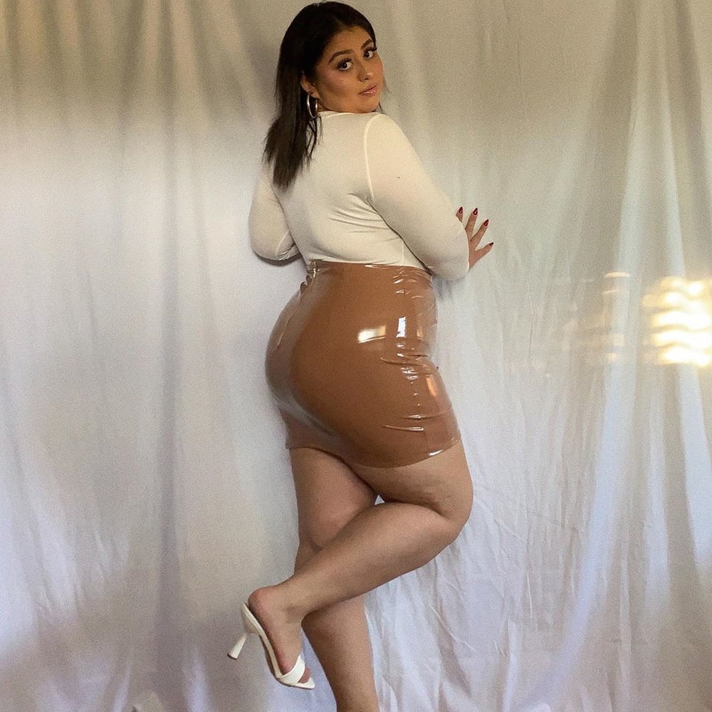 Busty curvy pawg donne mix
 #100402995