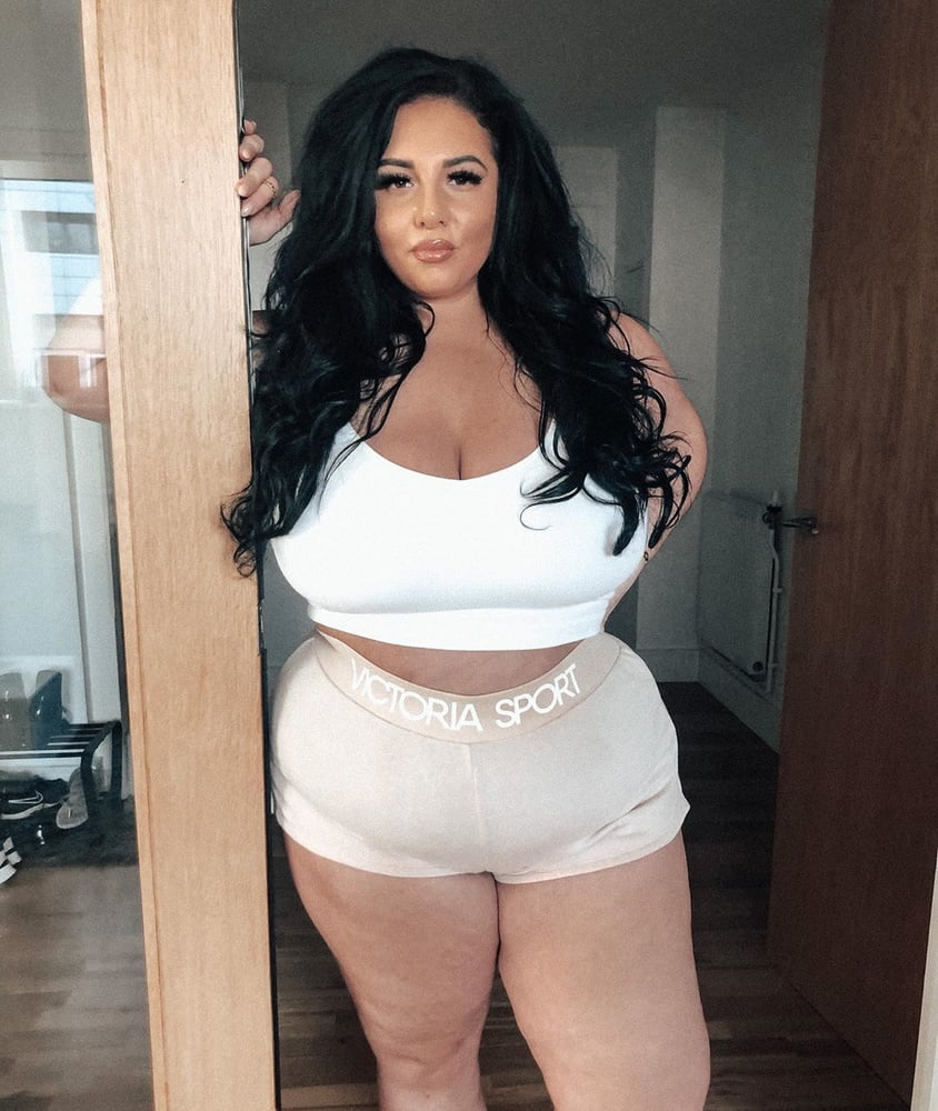 Busty curvy pawg donne mix
 #100403180