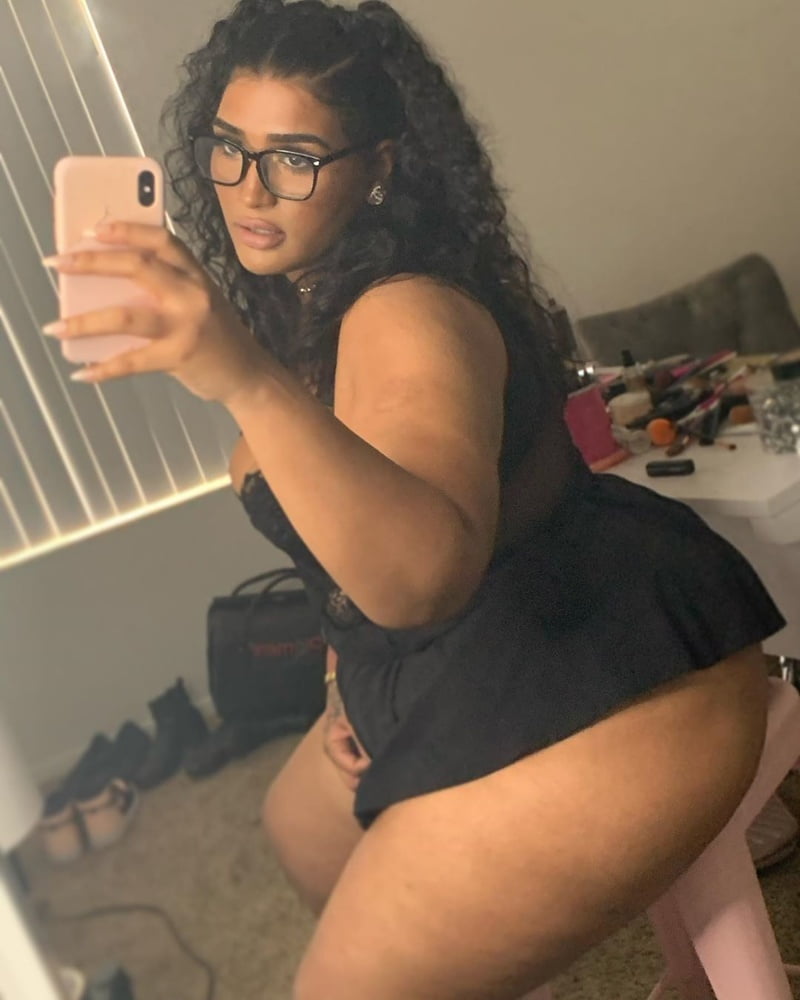 Busty curvy pawg donne mix
 #100403198