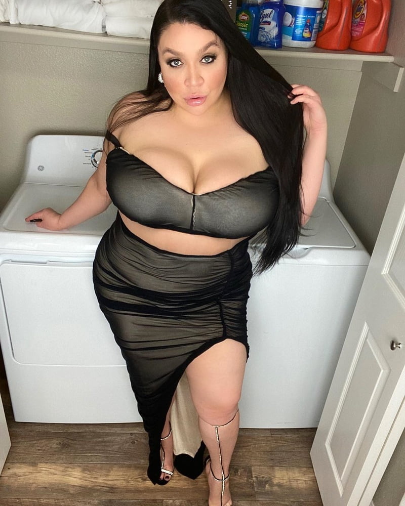 Busty curvy pawg donne mix
 #100403255