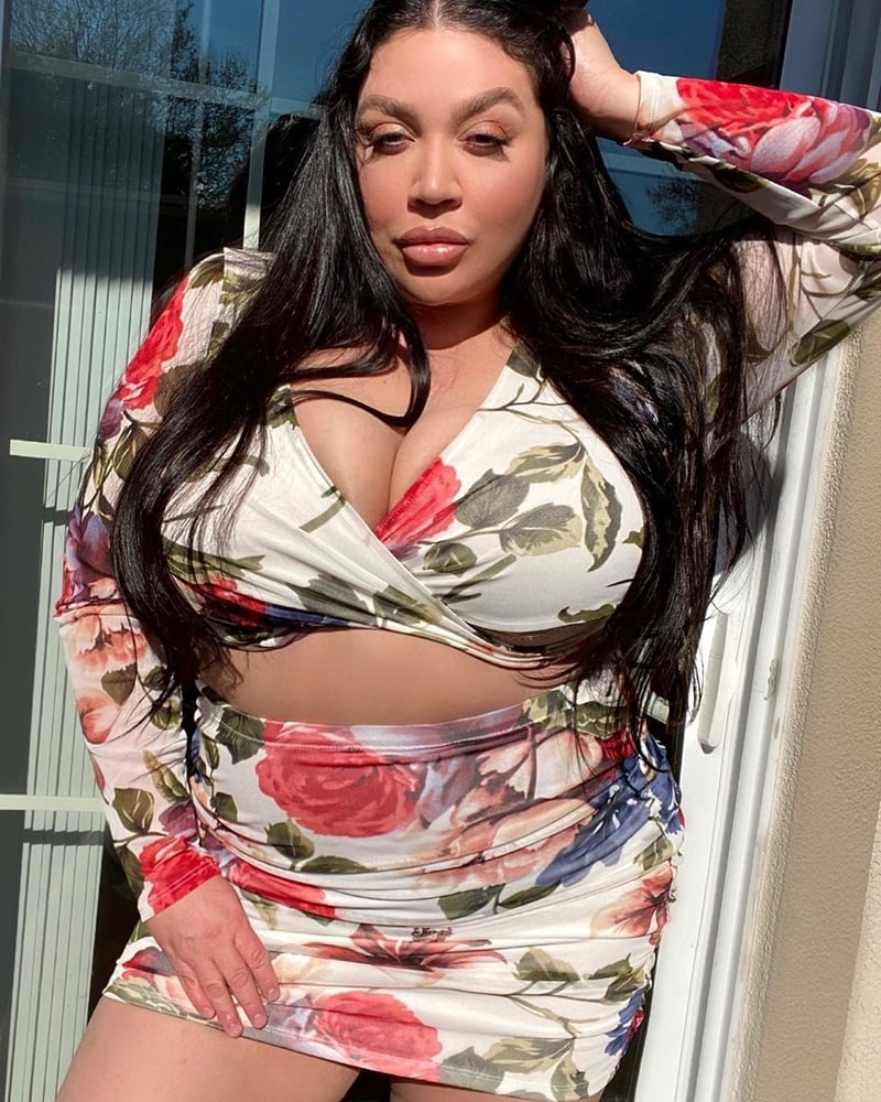 Busty curvy pawg donne mix
 #100403267