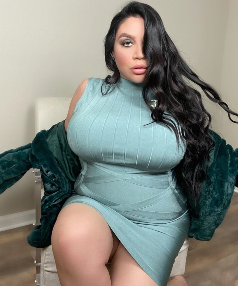 Busty curvy pawg donne mix
 #100403322