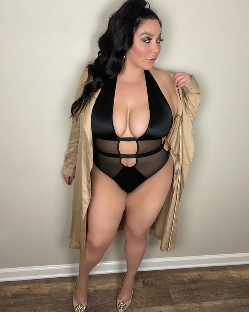 Busty curvy pawg donne mix
 #100403327