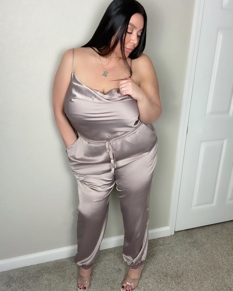 BUSTY CURVY PAWG WOMEN MIX #100403333