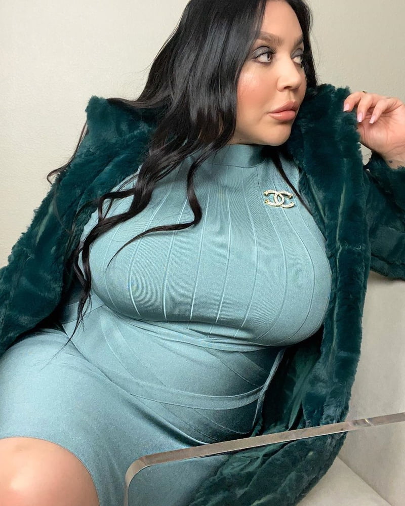 Busty curvy pawg donne mix
 #100403348