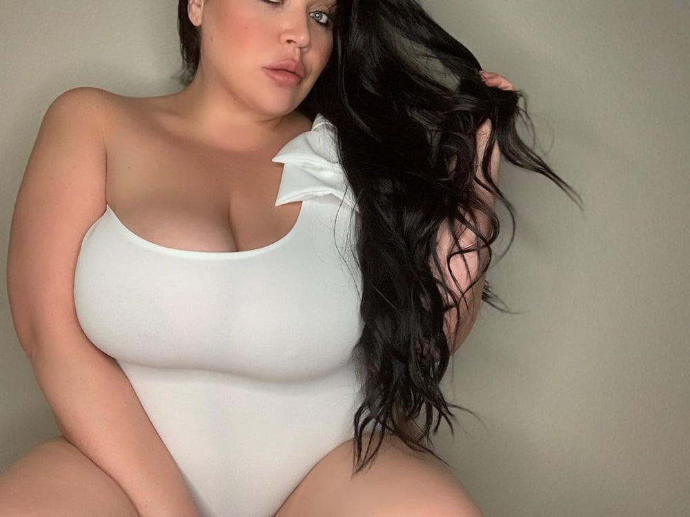 Busty curvy pawg donne mix
 #100403376