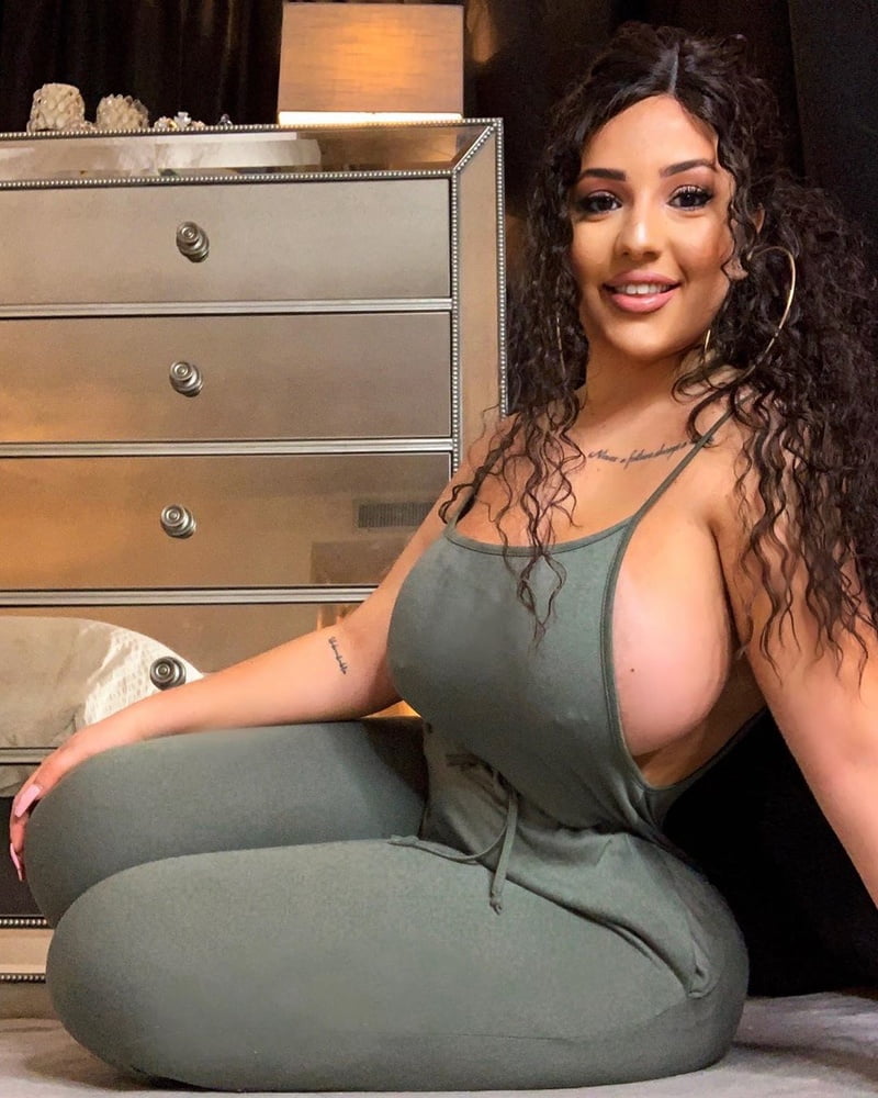 Busty curvy pawg donne mix
 #100403517
