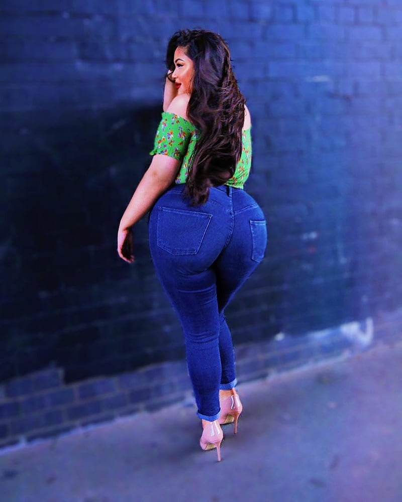 Busty curvy pawg donne mix
 #100403552
